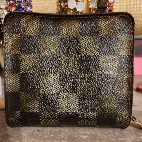 Louis Vuitton Vintage Zippy Wallet 2009 Collection - Picture 2 of 9